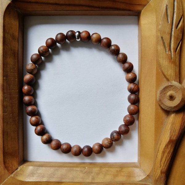 Bracelet Bois de Santal naturel 6mm. Poignet 17cm TAILLE MODIFIABLE : indiquez la mesure de votre poignet pour ajustement.