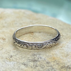 Sterling silver band ring,Scroll pattern stackable ring,Wedding band/Thumb ring