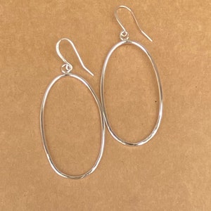 Sterling silver oval hoop earrings/Sterling silver hammered earrings/Large oval hoop earrings