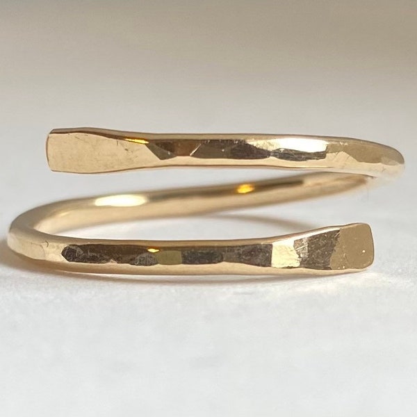 Gold filled bypass ring/Dainty wrap ring/Bypass ring/Thumb ring/14k gold filled bypass ring