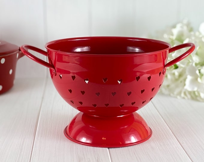 Sieve in red with hearts 21 cm