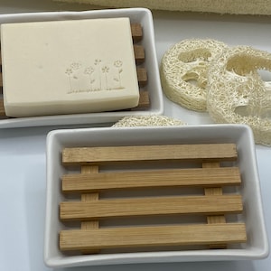 Ceramic soap dish with bamboo draining rack image 2
