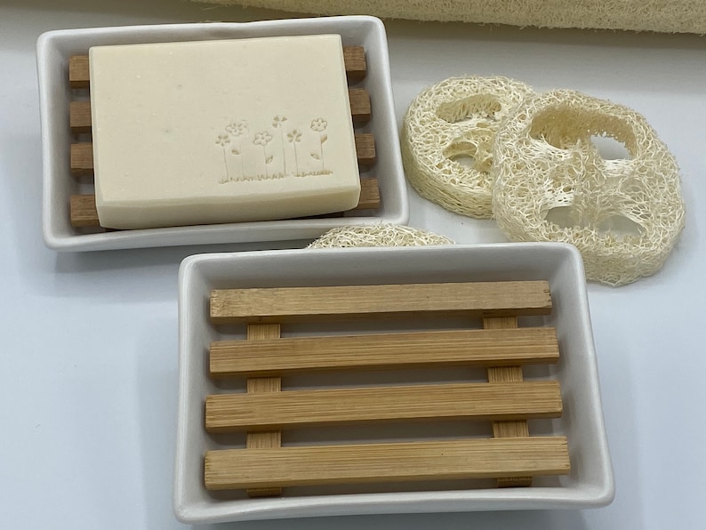 Ceramic soap dish with bamboo draining rack image 2