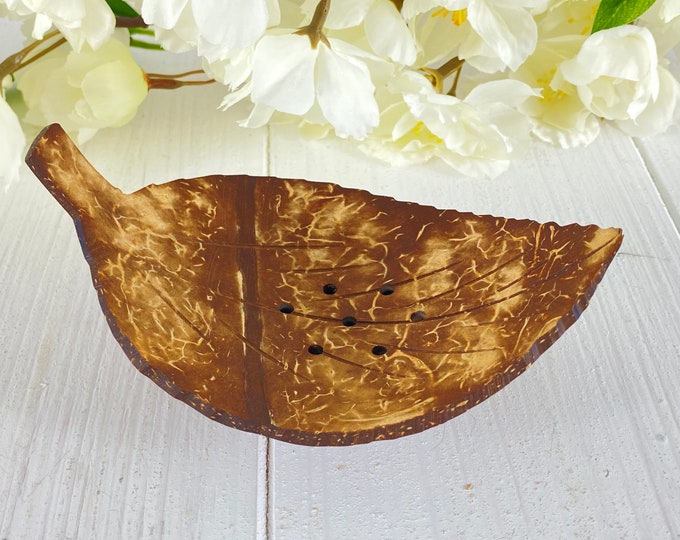 Soap dish made of coconut leaves UNIKAT in the shape of a leaf