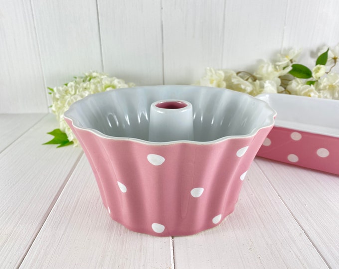 Bundt cake tin pink ceramic