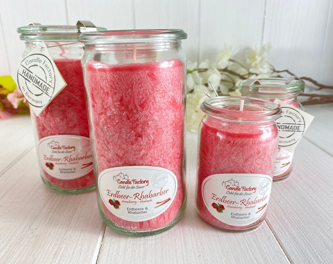 Scented strawberry rhubarb candle in a mason jar burns time 24/70 hours