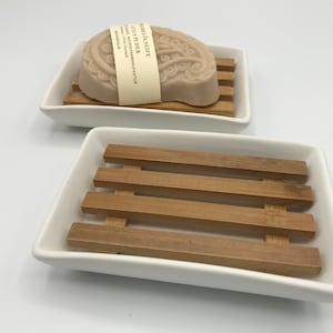 Seifenschale Keramik weiß mit Abtropfgitter aus Bambusholz 11,5 x 8 cm