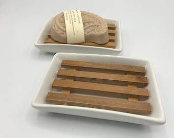 White ceramic soap dish with bamboo drip tray 11.5 x 8 cm