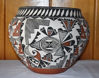 Large Hand Painted Fine Line Ceramic Acoma Olla/Made by Roberta Trujillo