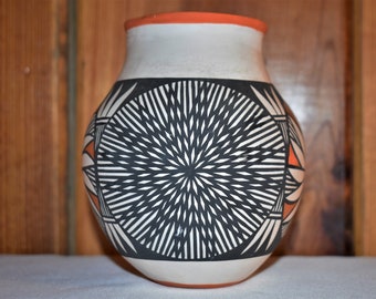 Vintage Hand Coiled Acoma Vase/Signed Aggie
