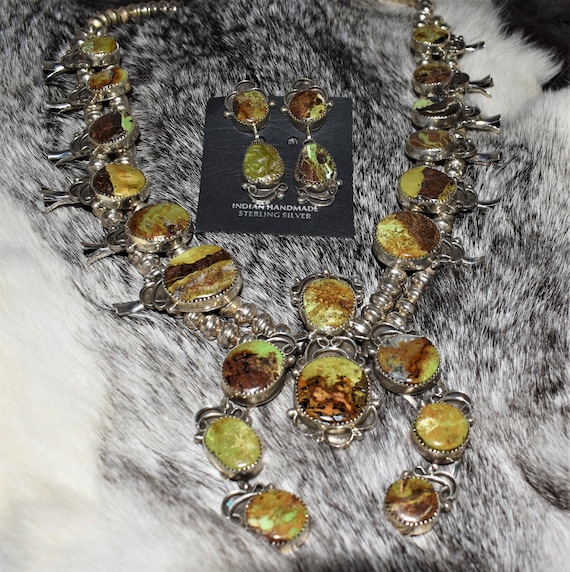 Rare Vintage Native American Navajo Green Turquoise Sterling Silver Squash Blossom Necklace Rare Vintage Native American Navajo Green Turquoise Sterling Silver Squash Blossom Necklace