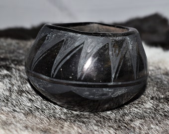 Vintage Santo Domingo (Kewa) Black Ceramic Melon Bowl/Made and Signed by Josefita Martinez