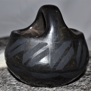 Josefita Martinez/Vintage Santo Domingo (Kewa) Black Ceramic Basket/Made and Signed by Josefita Martinez