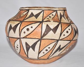 1940&#39;s Museum Quality Traditional Acoma Olla/Unsigned/Hand Coiled