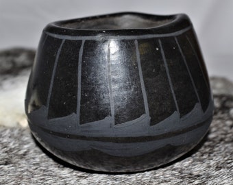 Josefita Martinez/Vintage Santo Domingo (Kewa) Black Ceramic Melon Bowl/Made and Signed by Josefita Martinez