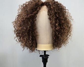 Light brown curly men's wig with bleached ends