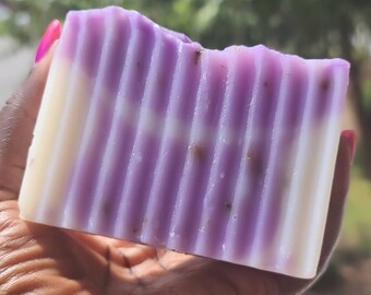 Lavender Soap | Hand made soap| Natural soap| Lavender| Homemade soap| Dried Lavender| Olive Oil| Essential Oil| Organic Soap| Aromatherapy