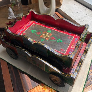 India ontmoet India handgemaakte houten dienblad w / handgeschilderd (reliëf) [multicolor] tafel & home decor / eetkamer / geschenken / woonkamer set van 2