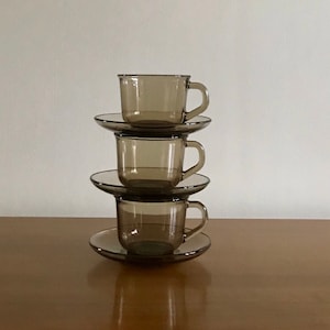 Juego de tazas de té vintage Arcoroc France de vidrio marrón ahumado (3)
