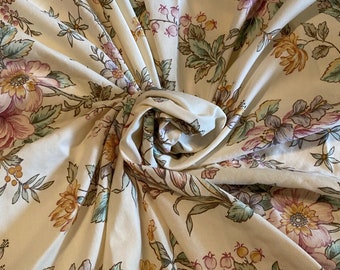Lençol de solteiro vintage Lady Pepperell: roupa de cama floral com babados em tons pastel.