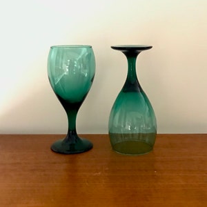 Libbey Juniper Green Wine Glasses ONE | Emerald Green Wine Glasses | Green Libbey Teardrop | Retro Wine Goblets | 80s90s Glassware