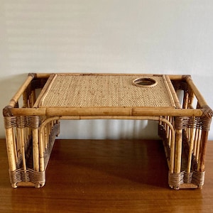 Boho Frühstück Tablett | Vintage Mid Century Bambus und Rattan Schoss Schreibtisch | Großes Vintage Rattan Serviertablett | Vintage Wicker Rattan Schoss Tablett