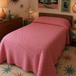 Vintage-Decke mit rosa Satinrand (wie besehen): Bettwäsche mit Rautenmuster