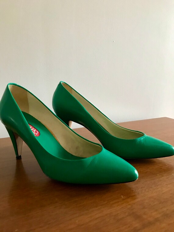 STUNNING Kelly Green Pumps Sz 7 Vintage Bandolino L… Gem