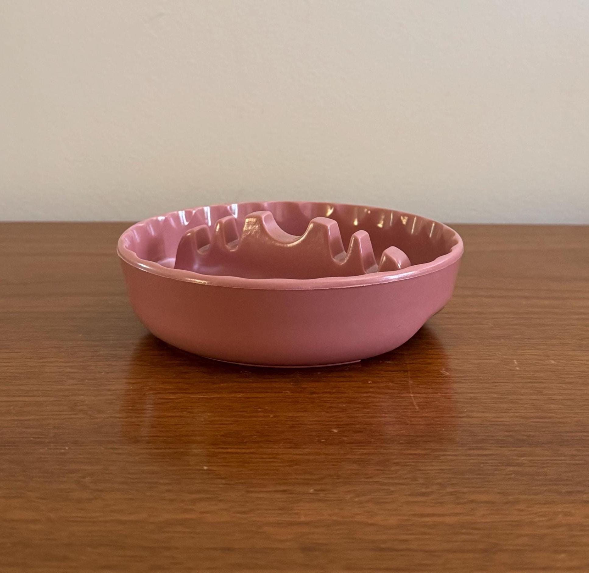 ヴィンテージ80年代ピンクのプラスチック製灰皿 - Ges-Line USA - Etsy ヴィンテージ80年代ピンクのプラスチック製灰皿 - Ges-Line USA - Etsy