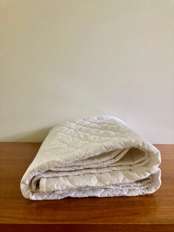 Eyelet crib bedding hotsell