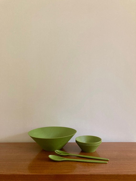 Set of 2 Mid-Century Avocado Green Glass Bowls - Salad Bowl Set