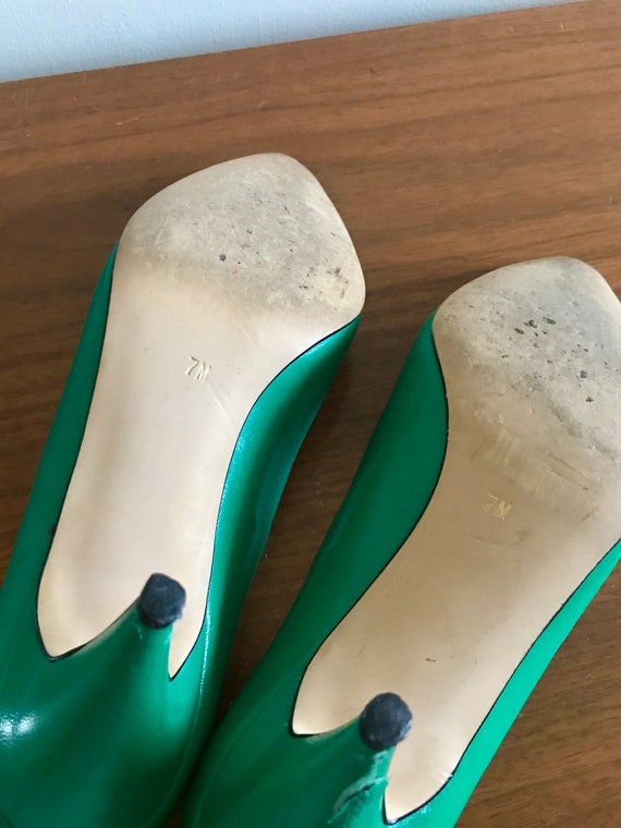 STUNNING Kelly Green Pumps Sz 7 Vintage Bandolino L… Gem