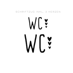 Peut inclure: Un graphisme noir pr&eacute;sentant le texte WC dans une police manuscrite, accompagn&eacute; de trois petits c&oelig;urs noirs dispos&eacute;s verticalement. Au-dessus du motif, le texte SCHRIFTZUG INKL. 3 HERZEN appara&icirc;t dans une police fine sans empattement.