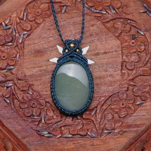 Aventurine Macrame Pendant Necklace: Bohemian Crystal Jewelry