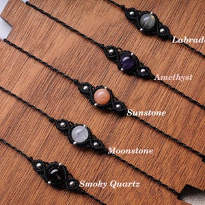 Zwarte macraméchoker met edelsteen, verstelbare boho-kristallen ketting
