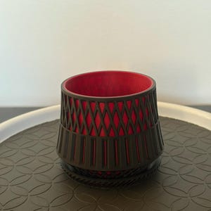 Black & Red Planter w tray
