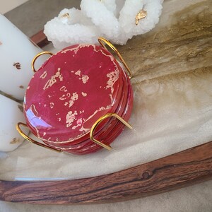Porta-copos - Decor Funcional - Vermelho, Rosa e Dourado, Conjunto de 4, Porcelanato Revestido com Resina, Cortiça no Verso