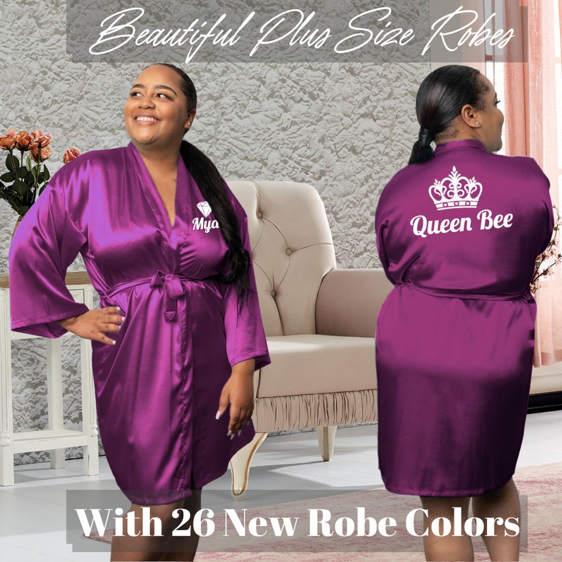Beautiful purple robes for plus size women.  Robes are also available in an additional 26 colors. Our plus sizes start at XXL for size 15-18, 3XL/4XL for sizes 20-26 and 5XL/6
XL for sizes 28-38. Robes can be personalized with texts and symbols.