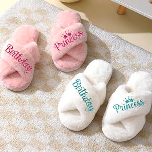 誕生日用の子供用スリッパ、パジャマパーティー用のかわいい女の子用スリッパ、女の子へのプレゼントに最適、子供用の快適で楽しいスリッパ、誕生日プレゼント