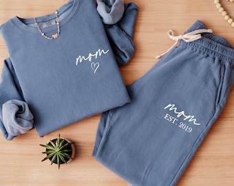 Personalized Mom Loungewear Set: Custom EST Mama Sweatshirt & Joggers - Clothing Gift for Mom