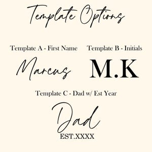 K&ouml;nnte beinhalten: Bild mit Vorlagenoptionen zur Personalisierung. Der Text enth&auml;lt "Template Options", "Template A - First Name", "Marcus", "Template B - Initials", "M.K", "Template C - Dad w/ Est Year", "Dad" und "EST.XXXX" in einer stilvollen Schriftart.