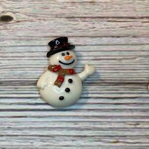 Friendly Snowman Cover Minder/Refrigerator Magnet/Needle Minder