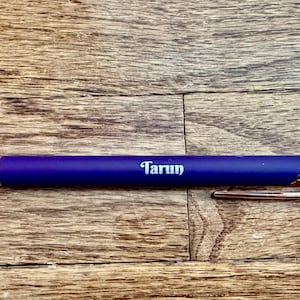 Bolígrafo de goma personalizado (tinta negra) y punta de lápiz con nombre, año y/o mensaje inspirador: un regalo de graduación perfecto.