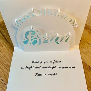 Carte pop-up 3D personnalisée Meilleurs vœux pour l'obtention d'un diplôme/mariage/fiançailles/nouvel emploi/bonne chance. Célébrez leur journée spéciale avec une carte 3D.