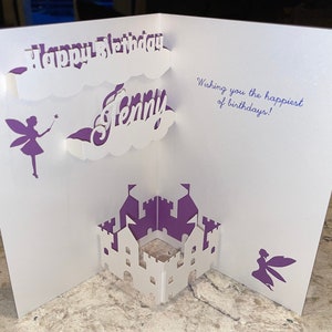 Carte pop-up personnalisée 3D Fairy & Castle pour anniversaire enfant/garçon/fille avec nom. Réalisez leur souhait d'anniversaire avec une carte Château de Fées