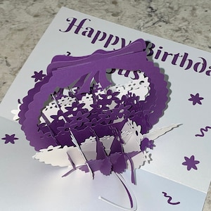 Tarjeta emergente personalizada con cesta de flores en 3D para el Día de San Valentín/Día de la Madre/Cumpleaños con nombre: haga que el cumpleaños de alguien sea especial con esta tarjeta