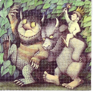 Puede incluir: Una ilustración colorida de dos criaturas peludas, una con una corona, montando en la espalda de la otra. Las criaturas están rodeadas de follaje verde.