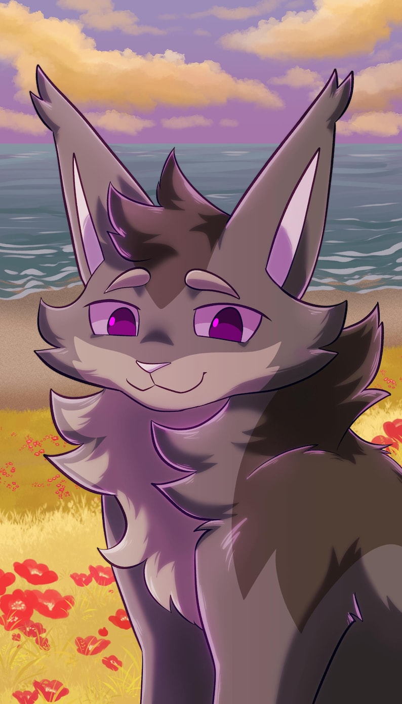 Puede incluir: Un lobo de dibujos animados con pelaje gris y ojos morados se sienta en un campo de amapolas rojas. El lobo sonr&iacute;e y mira hacia la derecha. El fondo es una puesta de sol borrosa sobre una masa de agua.
