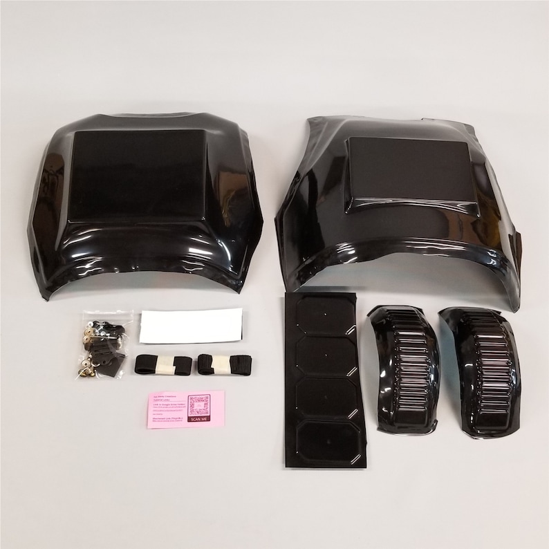 Puede incluir: Un conjunto de paneles de carrocer&iacute;a de pl&aacute;stico negro para un coche de control remoto. El conjunto incluye un techo, un panel de carrocer&iacute;a trasero, un aler&oacute;n trasero y dos paneles laterales. Los paneles son todos negros y tienen un acabado brillante.