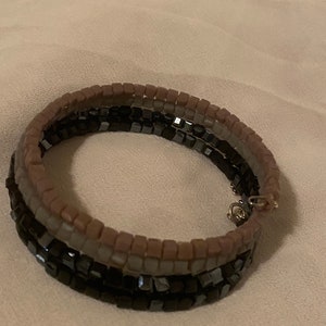 Cross, wire wrap square bead bracelet